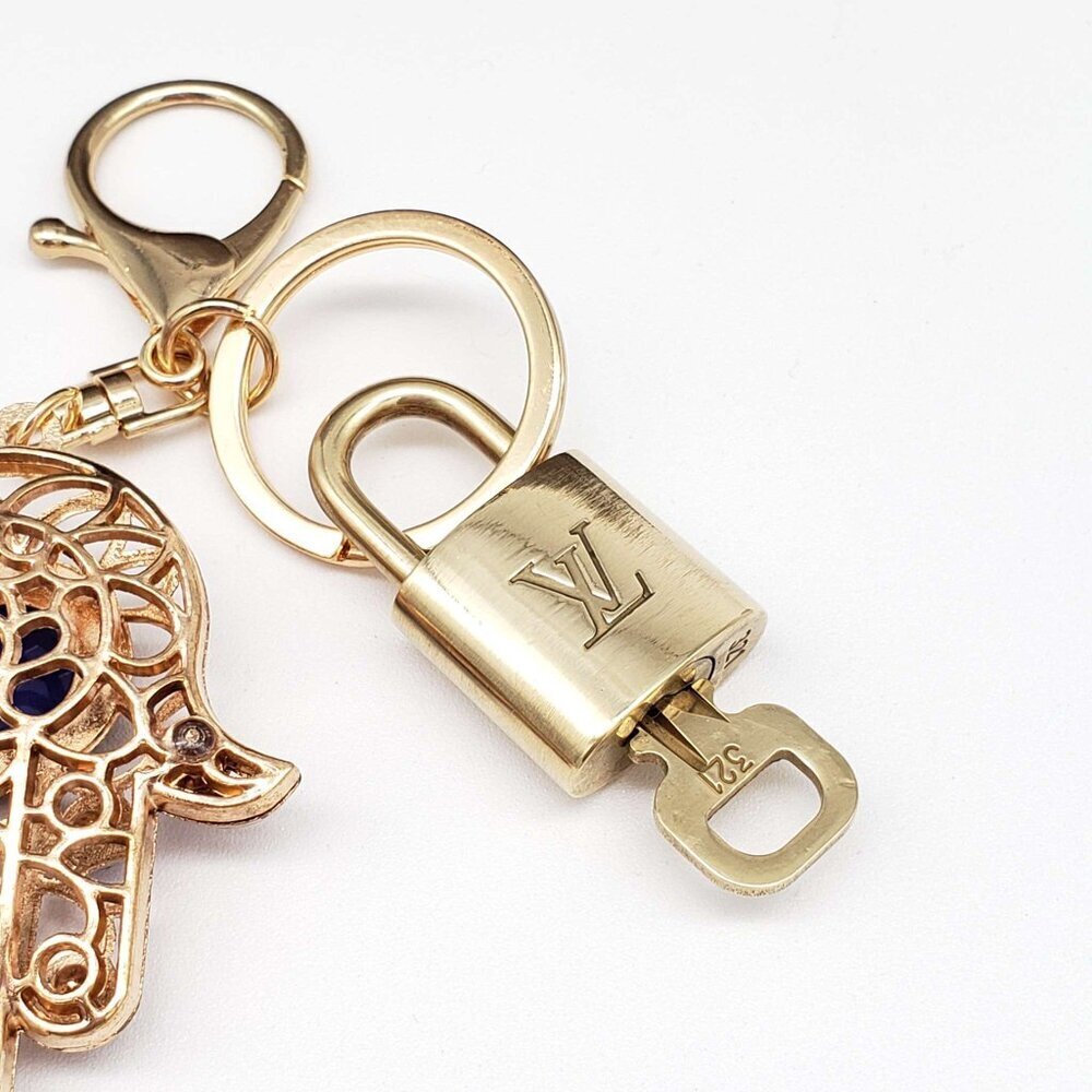 LV Authentic Gold Padlock 🔒 Key Set w/ Unbranded Evil Eye Keychain Charm - Picture 4 of 6